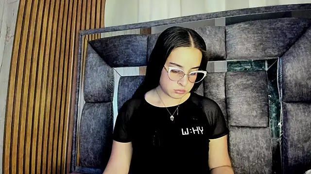 Snapshot of Cherry__Hot chatting on 13, 12, 2025 Cherry Hot online show from 13, 12, 2025