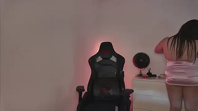 Luna Dollxh online show from 2, 4, 2026