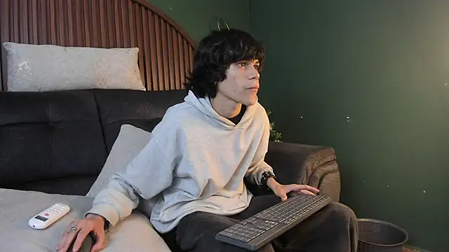 Diamond twink online show from 3, 7, 2026
