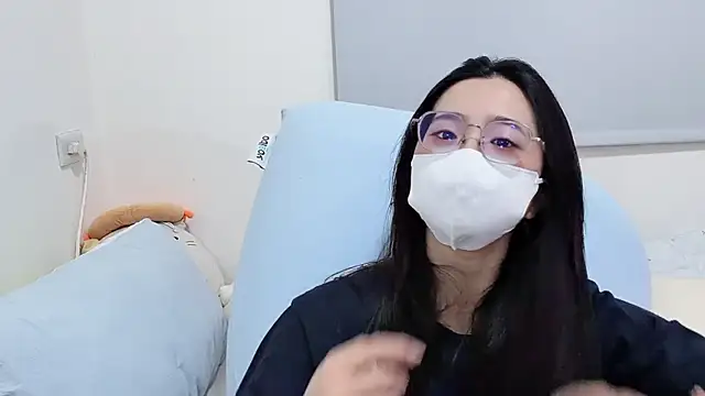 Snapshot of LHeart chatting on 15, 6, 2026 LHeart online show from 15, 6, 2026