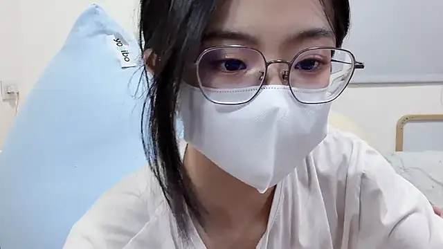 Snapshot of LHeart chatting on 19, 6, 2026 LHeart online show from 19, 6, 2026