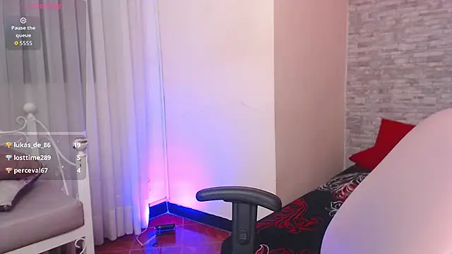 Stephany Rodriguez online show from 27, 10, 2025