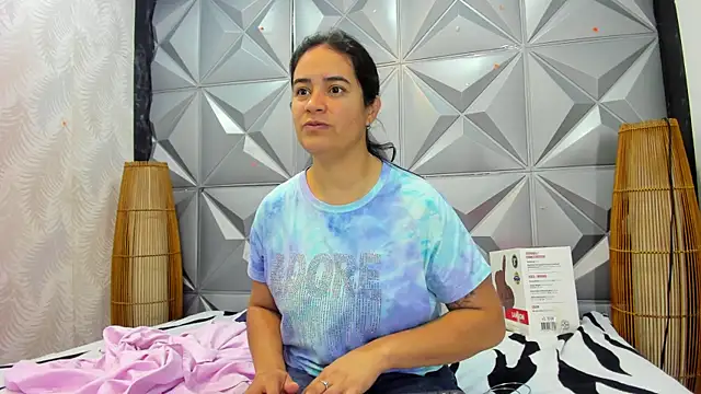 Snapshot of GreciaFox1 chatting on 1, 12, 2025 GreciaFox1 online show from 1, 12, 2025