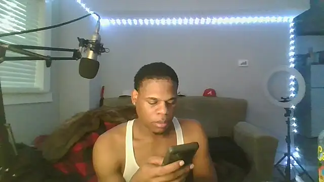 Snapshot of MrGreenbeanbean88 chatting on 8, 11, 2025 MrGreenbeanbean88 online show from 8, 11, 2025