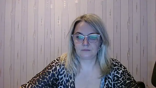 Snapshot of EleanoraDream chatting on 11, 10, 2025 EleanoraDream online show from 11, 10, 2025