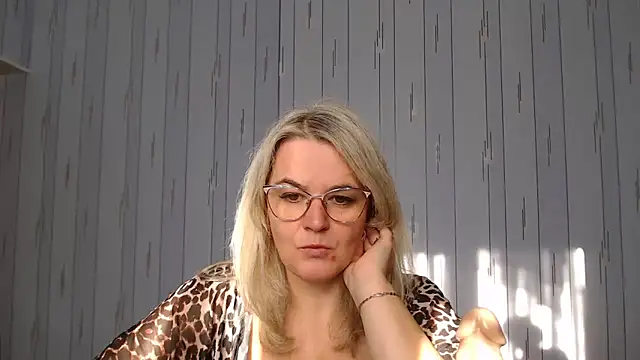 Snapshot of EleanoraDream chatting on 22, 10, 2025 EleanoraDream online show from 22, 10, 2025