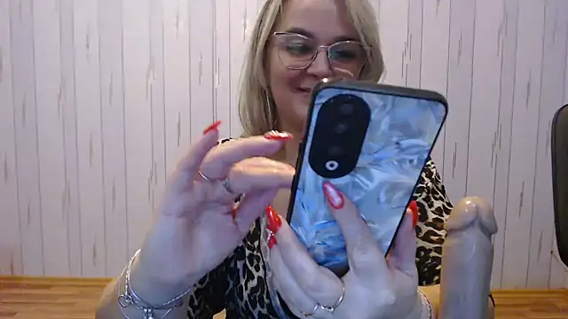 Snapshot of EleanoraDream chatting on 23, 11, 2025 EleanoraDream online show from 23, 11, 2025