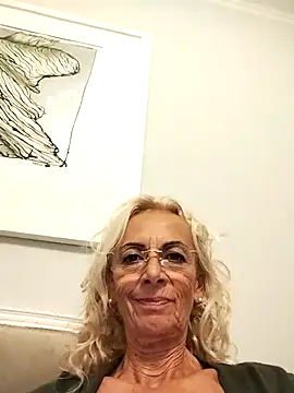 Snapshot of clarabell4 chatting on 19, 9, 2025 clarabell4 online show from 19, 9, 2025