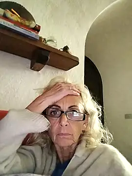 Snapshot of clarabell4 chatting on 10, 10, 2025 clarabell4 online show from 10, 10, 2025