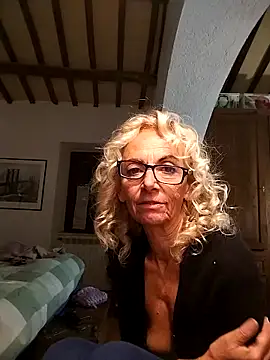 Snapshot of clarabell4 chatting on 17, 10, 2025 clarabell4 online show from 17, 10, 2025