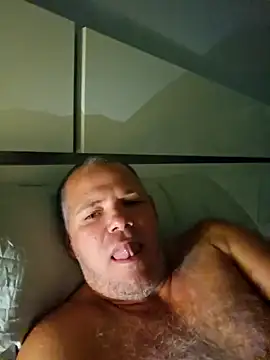 cubanitofeliz40 online show from 5, 12, 2025