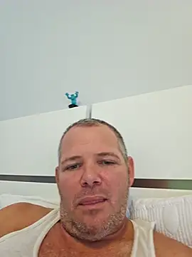 cubanitofeliz40 online show from 11, 2, 2026