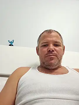 cubanitofeliz40 online show from 5, 3, 2026