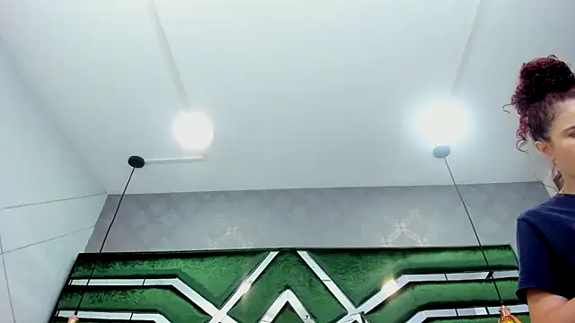 ThaliaCross online show from 12, 10, 2025