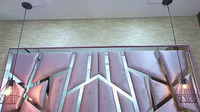 ThaliaCross online show from 15, 1, 2026