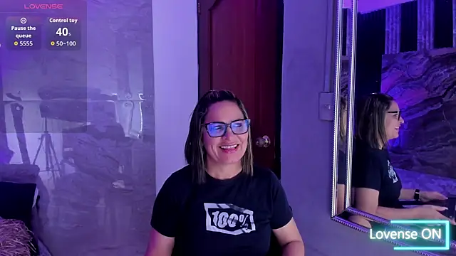 Snapshot of Agatha_Pleasure chatting on 19, 9, 2025 Agatha Pleasure online show from 19, 9, 2025