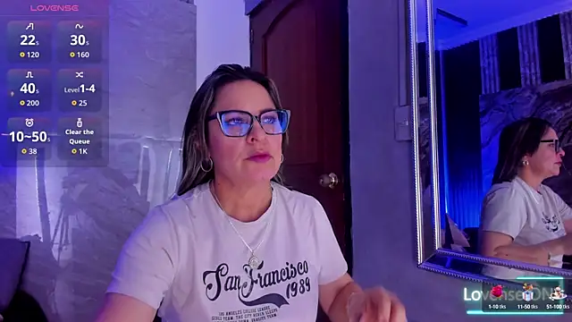 Snapshot of Agatha_Pleasure chatting on 8, 10, 2025 Agatha Pleasure online show from 8, 10, 2025