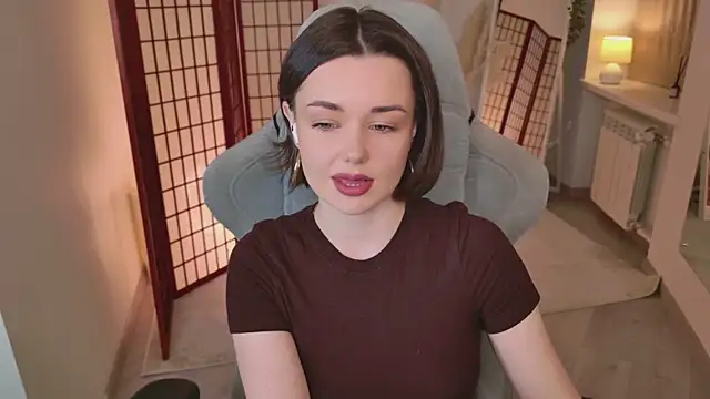 Snapshot of AvaFlower chatting on 18, 11, 2025 AvaFlower online show from 18, 11, 2025