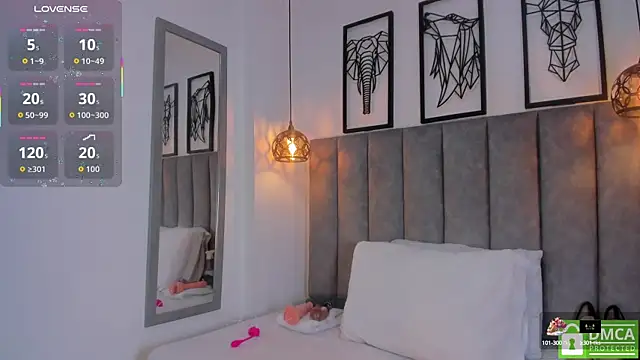 Gia Scott online show from 5, 10, 2025