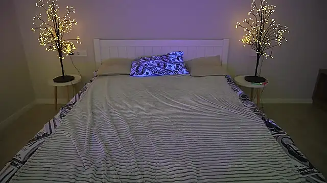 Snapshot of IvyLaurent chatting on 13, 10, 2025 IvyLaurent online show from 13, 10, 2025