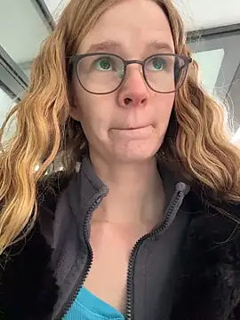 Snapshot of Bikergirl_97 chatting on 27, 11, 2025 Bikergirl 97 online show from 27, 11, 2025