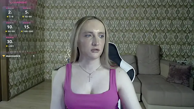 Snapshot of Vi_Luxy chatting on 3, 5, 2026 Vi Luxy online show from 3, 5, 2026