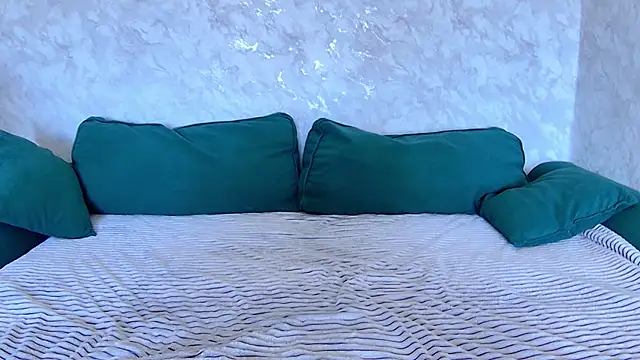 Snapshot of AliceSinner chatting on 19, 10, 2025 AliceSinner online show from 19, 10, 2025