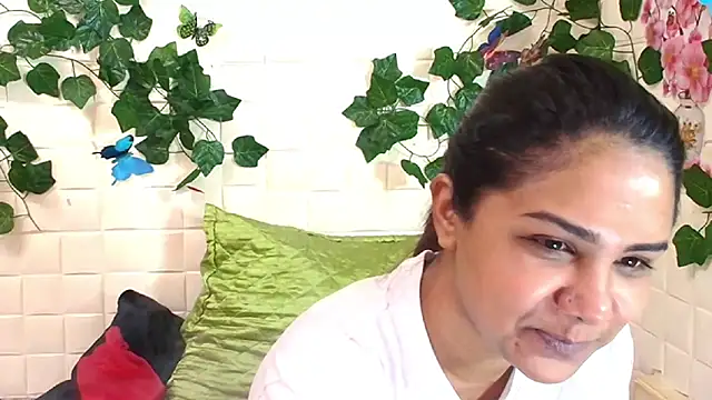 Snapshot of IndiaSexyStripper4u chatting on 17, 10, 2025 IndiaSexyStripper4u online show from 17, 10, 2025