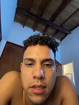 Snapshot of evan_lux chatting on 15, 12, 2025 evan lux online show from 15, 12, 2025