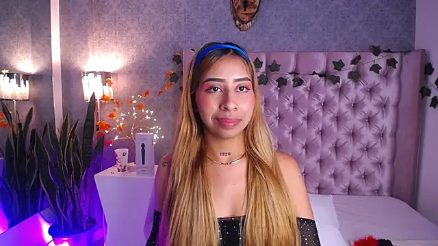 Snapshot of laila_stilwiills chatting on 5, 11, 2025 laila stilwiills online show from 5, 11, 2025