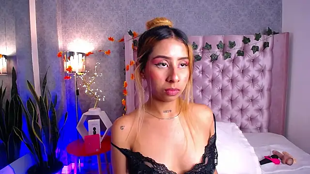 Snapshot of laila_stilwiills chatting on 5, 12, 2025 laila stilwiills online show from 5, 12, 2025