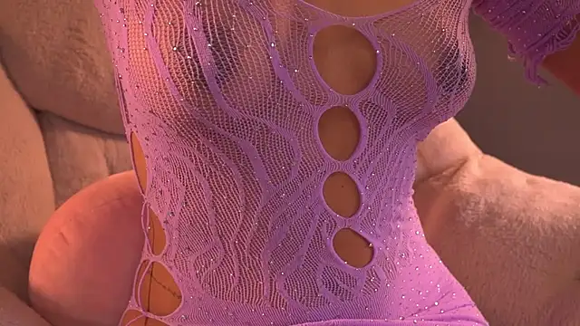 Snapshot of violeth____ chatting on 6, 10, 2025 violeth     online show from 6, 10, 2025