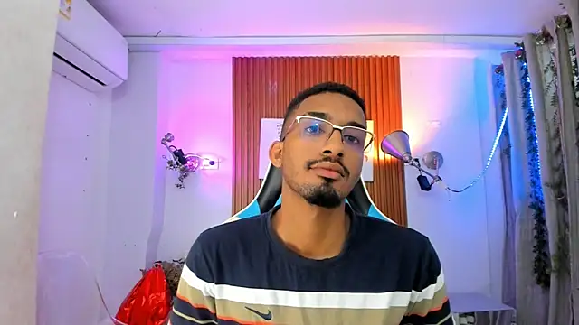 Snapshot of Darwin_mayo chatting on 4, 10, 2025 Darwin mayo online show from 4, 10, 2025