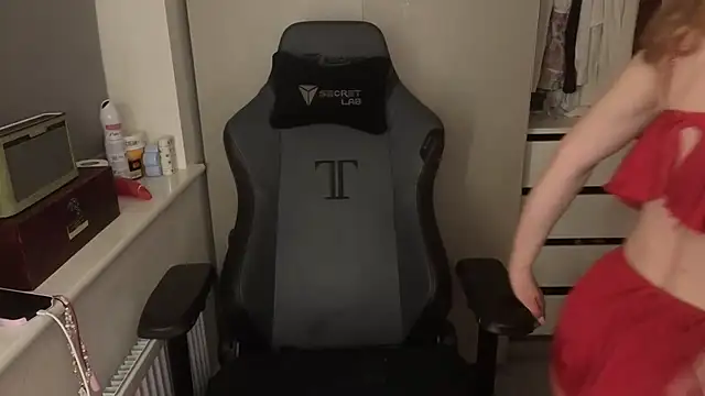 Snapshot of Lilly-Luscious chatting on 15, 12, 2025 Lilly-Luscious online show from 15, 12, 2025