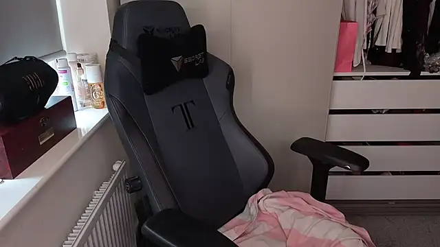 Lilly-Luscious online show from 29, 3, 2026