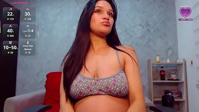 Snapshot of Roxxi_2110 chatting on 11, 10, 2025 Roxxi 2110 online show from 11, 10, 2025