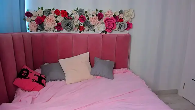 AnimeAlica18 online show from 18, 9, 2025