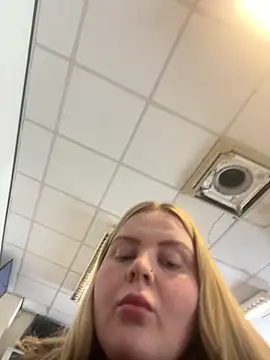 IslaMae online show from 25, 3, 2026