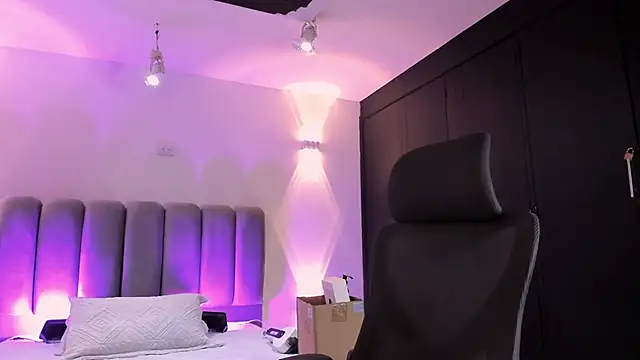 Snapshot of AlliceLover chatting on 7, 10, 2025 AlliceLover online show from 7, 10, 2025