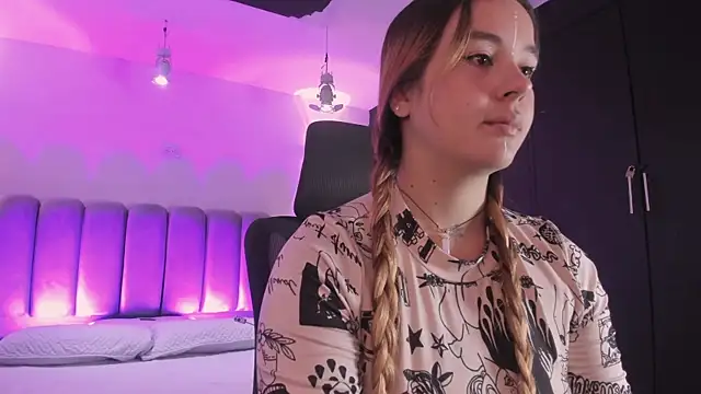 Snapshot of AlliceLover chatting on 11, 10, 2025 AlliceLover online show from 11, 10, 2025