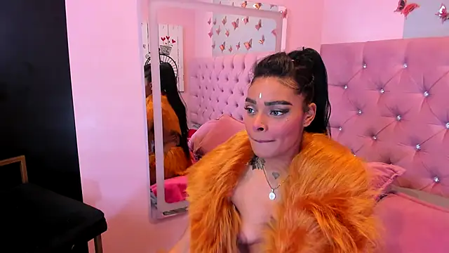 Snapshot of EmmaEbony_ chatting on 31, 10, 2025 EmmaEbony online show from 31, 10, 2025