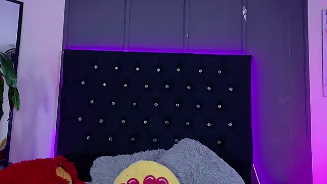 Snapshot of Billie_Eilish chatting on 25, 9, 2025 Billie Eilish online show from 25, 9, 2025