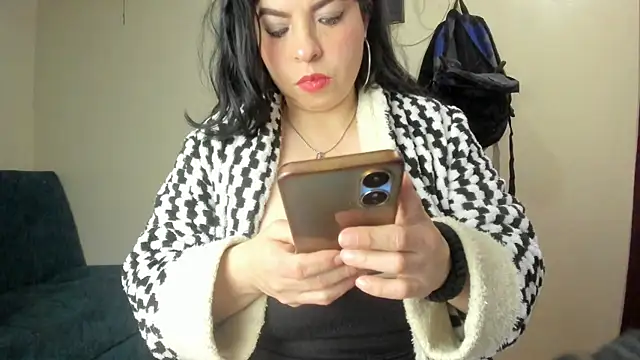 Snapshot of angela_suaza chatting on 12, 10, 2025 angela suaza online show from 12, 10, 2025