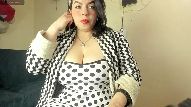 Snapshot of angela_suaza chatting on 15, 10, 2025 angela suaza online show from 15, 10, 2025