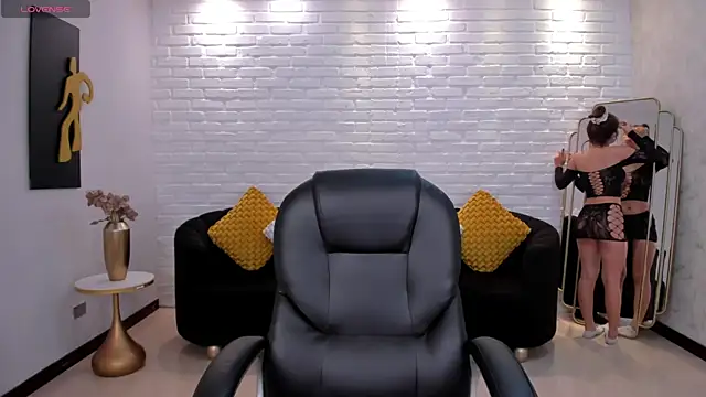 Snapshot of IbizaJacobs chatting on 18, 12, 2025 IbizaJacobs online show from 18, 12, 2025