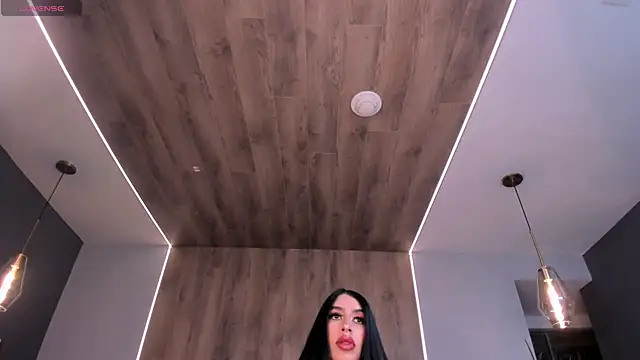 Snapshot of LeahLombardi_ chatting on 8, 10, 2025 LeahLombardi online show from 8, 10, 2025