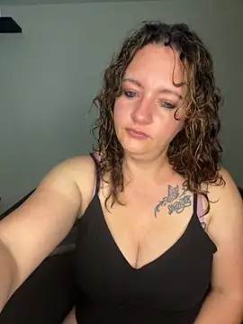 Snapshot of XADICTIVEX chatting on 5, 11, 2025 XADICTIVEX online show from 5, 11, 2025