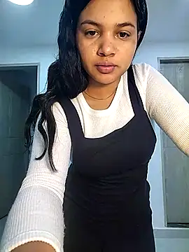 Snapshot of Eimy-04 chatting on 25, 10, 2025 Eimy-04 online show from 25, 10, 2025