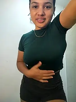 Snapshot of Eimy-04 chatting on 4, 11, 2025 Eimy-04 online show from 4, 11, 2025