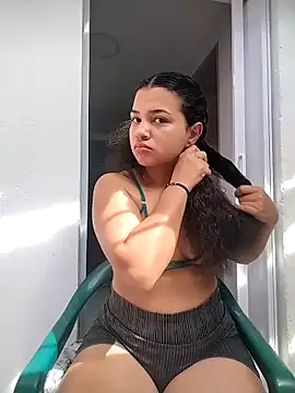 Snapshot of Eimy-04 chatting on 17, 12, 2025 Eimy-04 online show from 17, 12, 2025